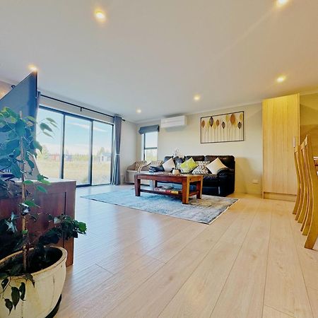 April Lodge Lake Tekapo Ngoại thất bức ảnh