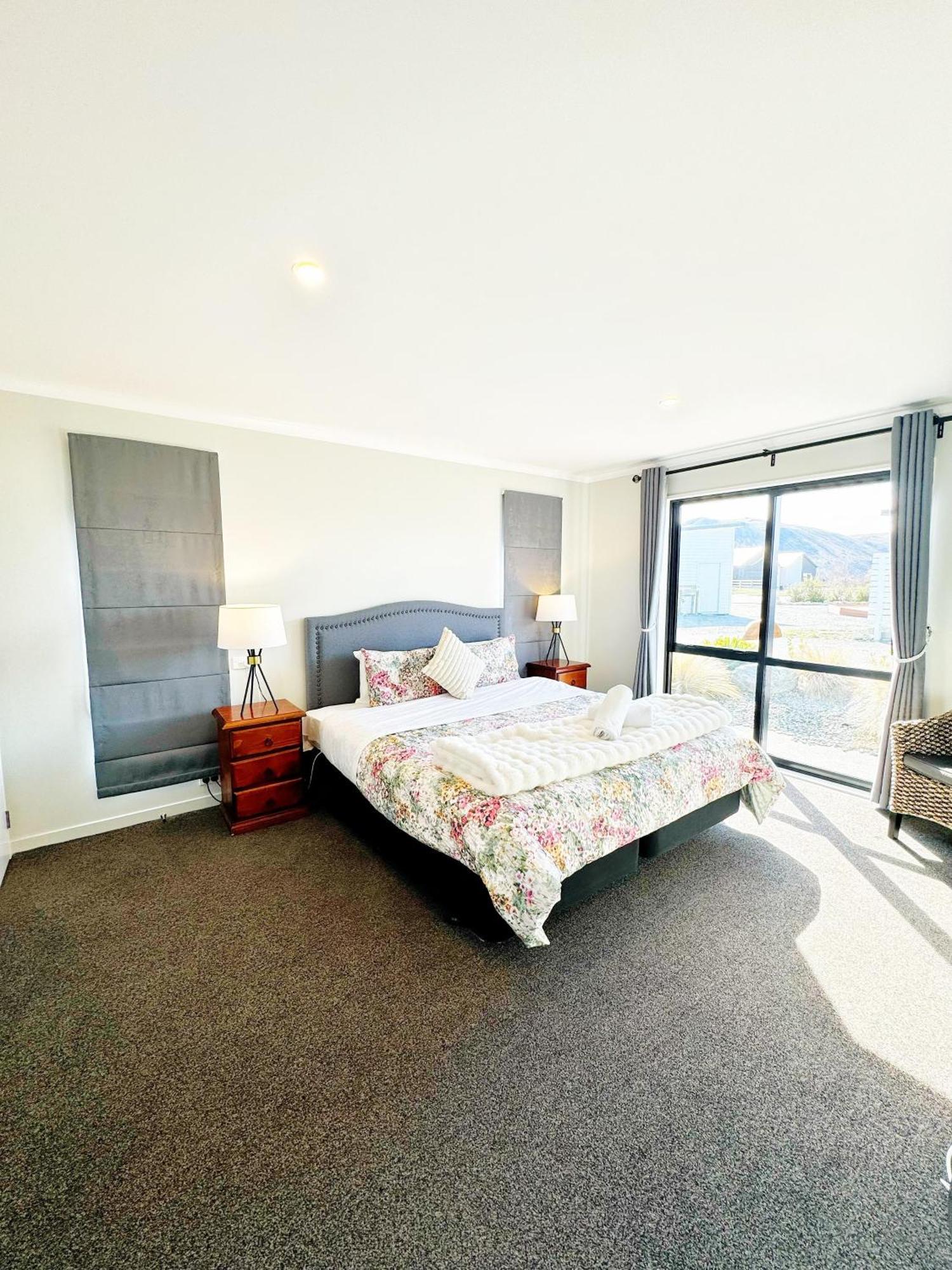 April Lodge Lake Tekapo Ngoại thất bức ảnh